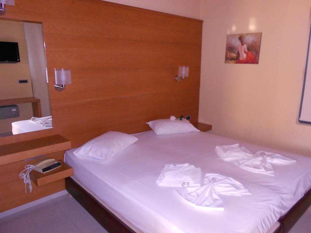 Golden Sand Suites Agioi Apostoli  Room photo