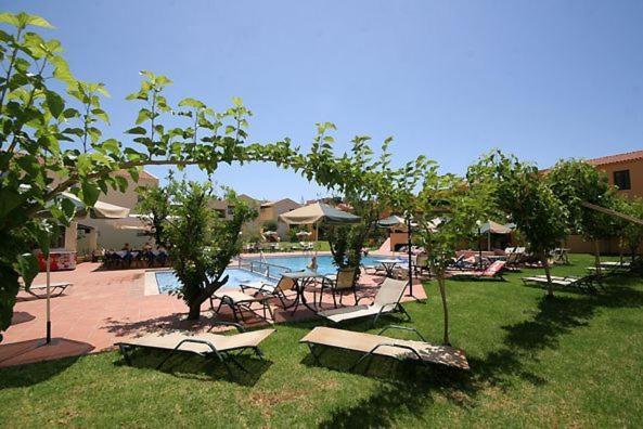 Golden Sand Suites Agioi Apostoli  Exterior photo
