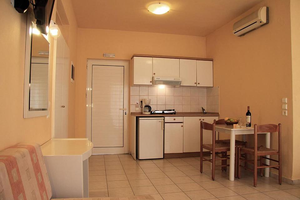 Golden Sand Suites Agioi Apostoli  Room photo