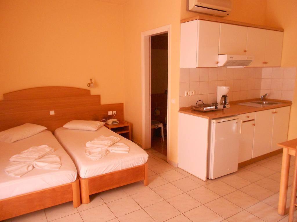 Golden Sand Suites Agioi Apostoli  Room photo