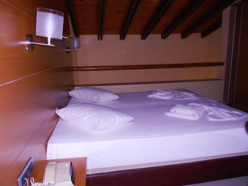 Golden Sand Suites Agioi Apostoli  Exterior photo