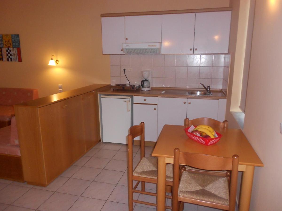 Golden Sand Suites Agioi Apostoli  Room photo